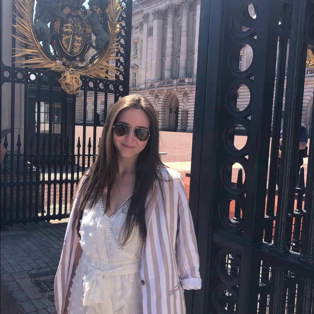 Meet your Posher, Elaina